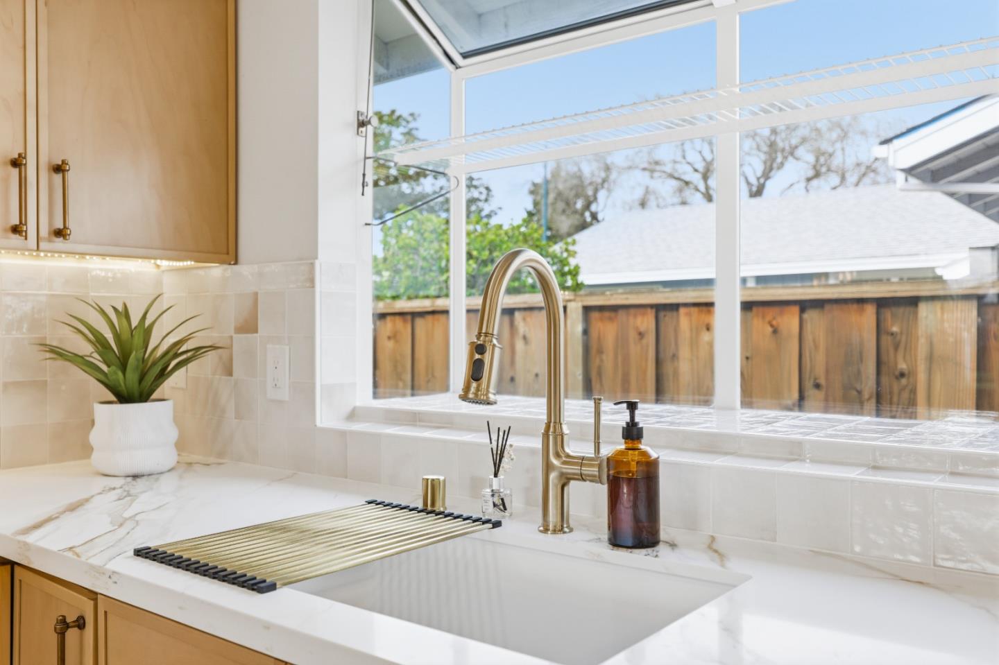 Detail Gallery Image 28 of 79 For 813 Cascade Dr, Sunnyvale,  CA 94087 - 4 Beds | 3 Baths