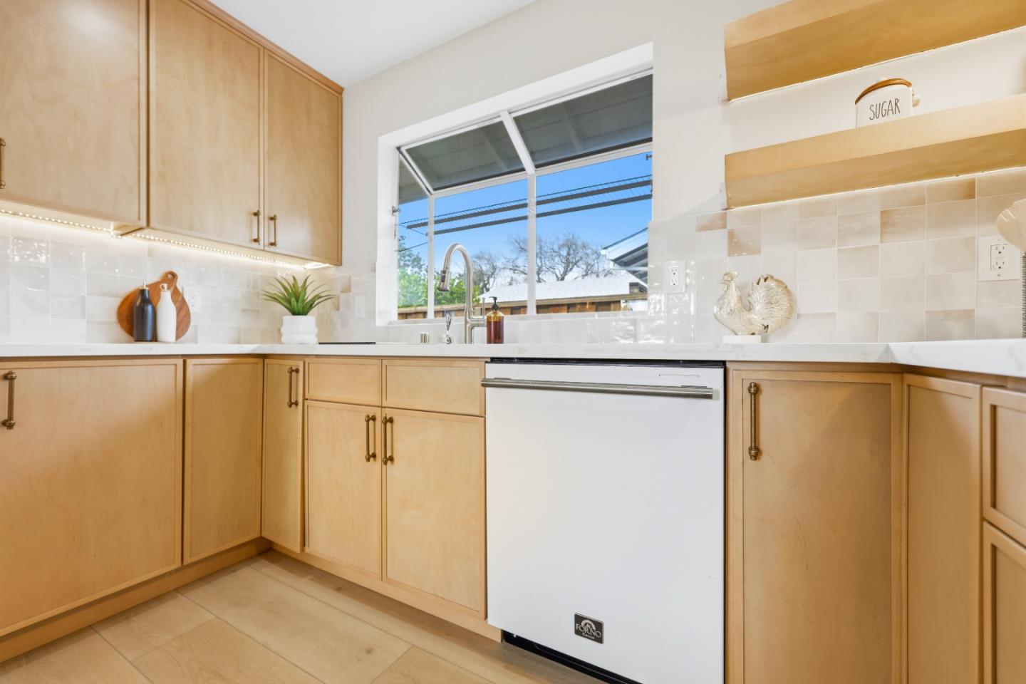 Detail Gallery Image 32 of 79 For 813 Cascade Dr, Sunnyvale,  CA 94087 - 4 Beds | 3 Baths