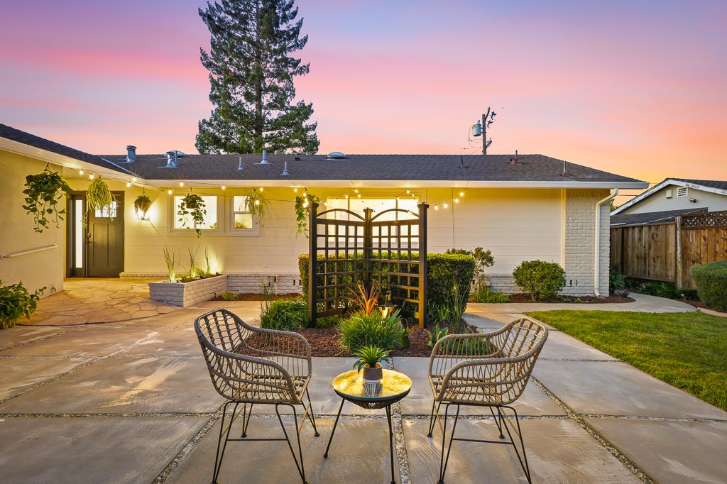 Detail Gallery Image 4 of 79 For 813 Cascade Dr, Sunnyvale,  CA 94087 - 4 Beds | 3 Baths