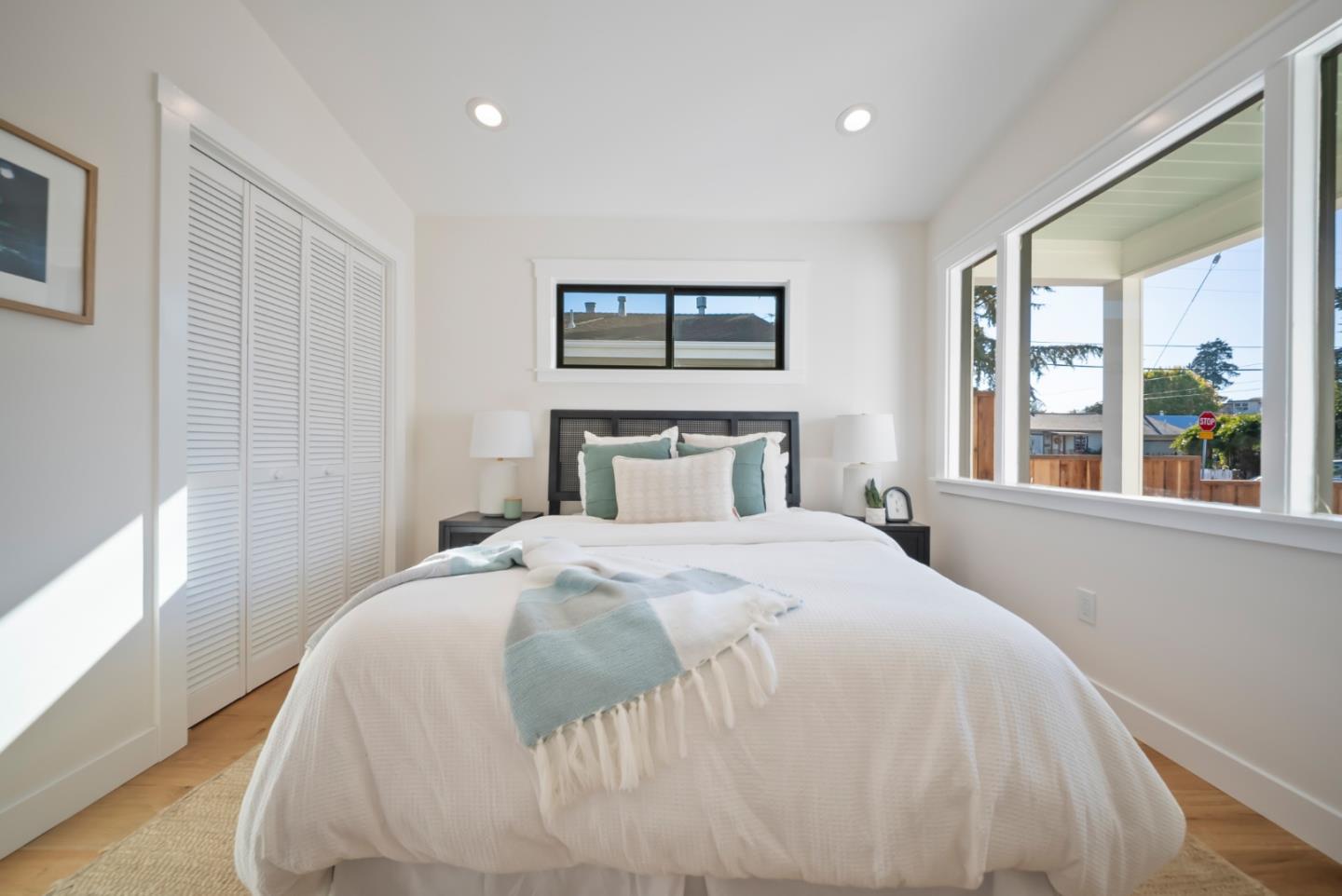 Detail Gallery Image 10 of 37 For 604 Oak Dr, Capitola,  CA 95010 - 2 Beds | 1 Baths
