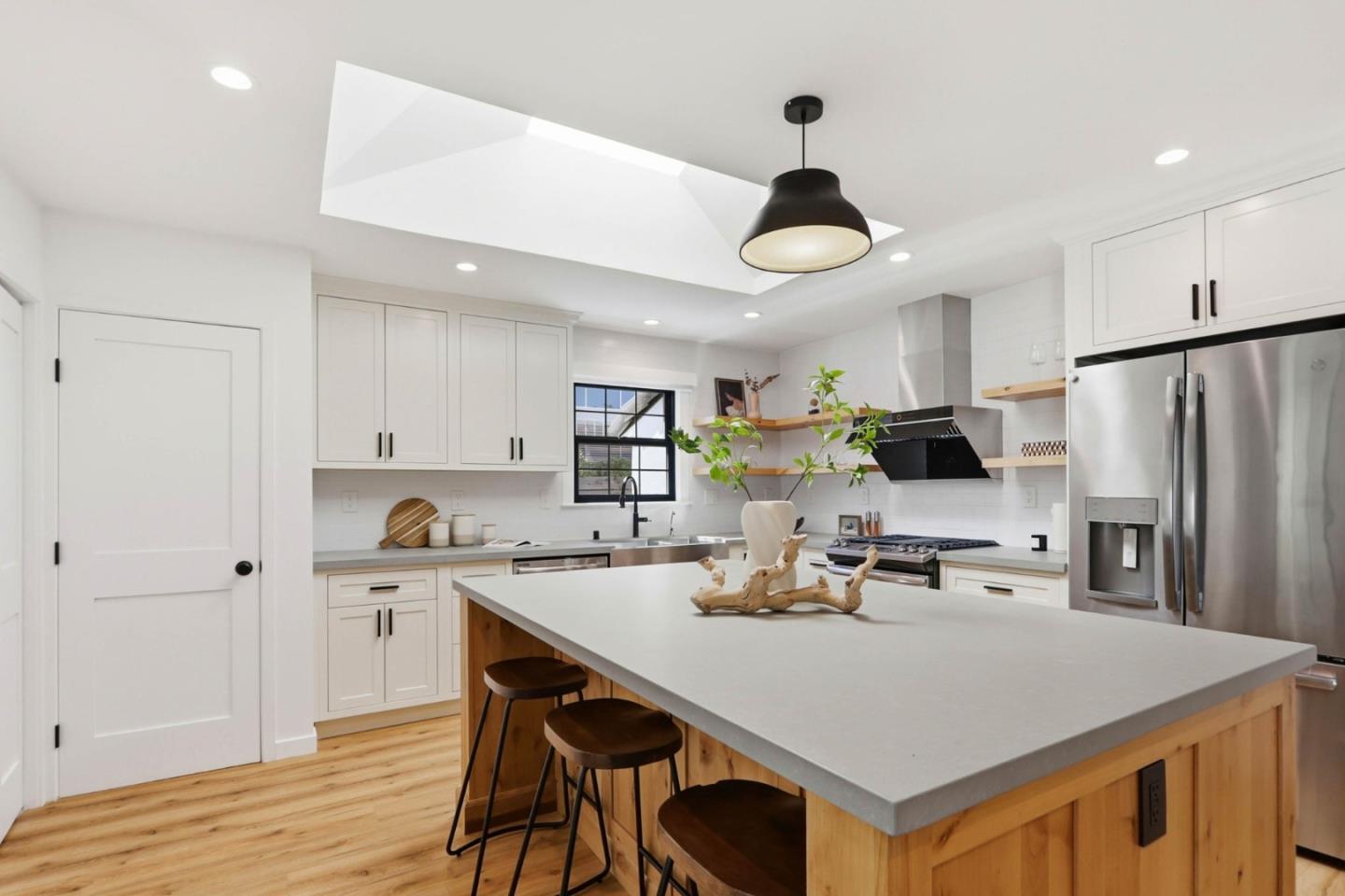 Detail Gallery Image 4 of 35 For 10350 Imperial Ave, Cupertino,  CA 95014 - 3 Beds | 2 Baths