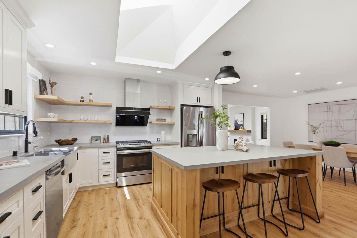 Detail Gallery Image 5 of 35 For 10350 Imperial Ave, Cupertino,  CA 95014 - 3 Beds | 2 Baths