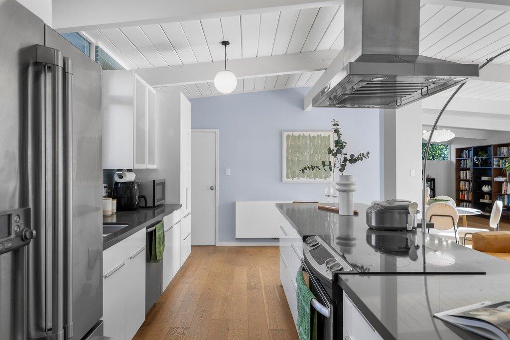 Detail Gallery Image 13 of 62 For 637 Vanessa Dr, San Mateo,  CA 94402 - 3 Beds | 2 Baths