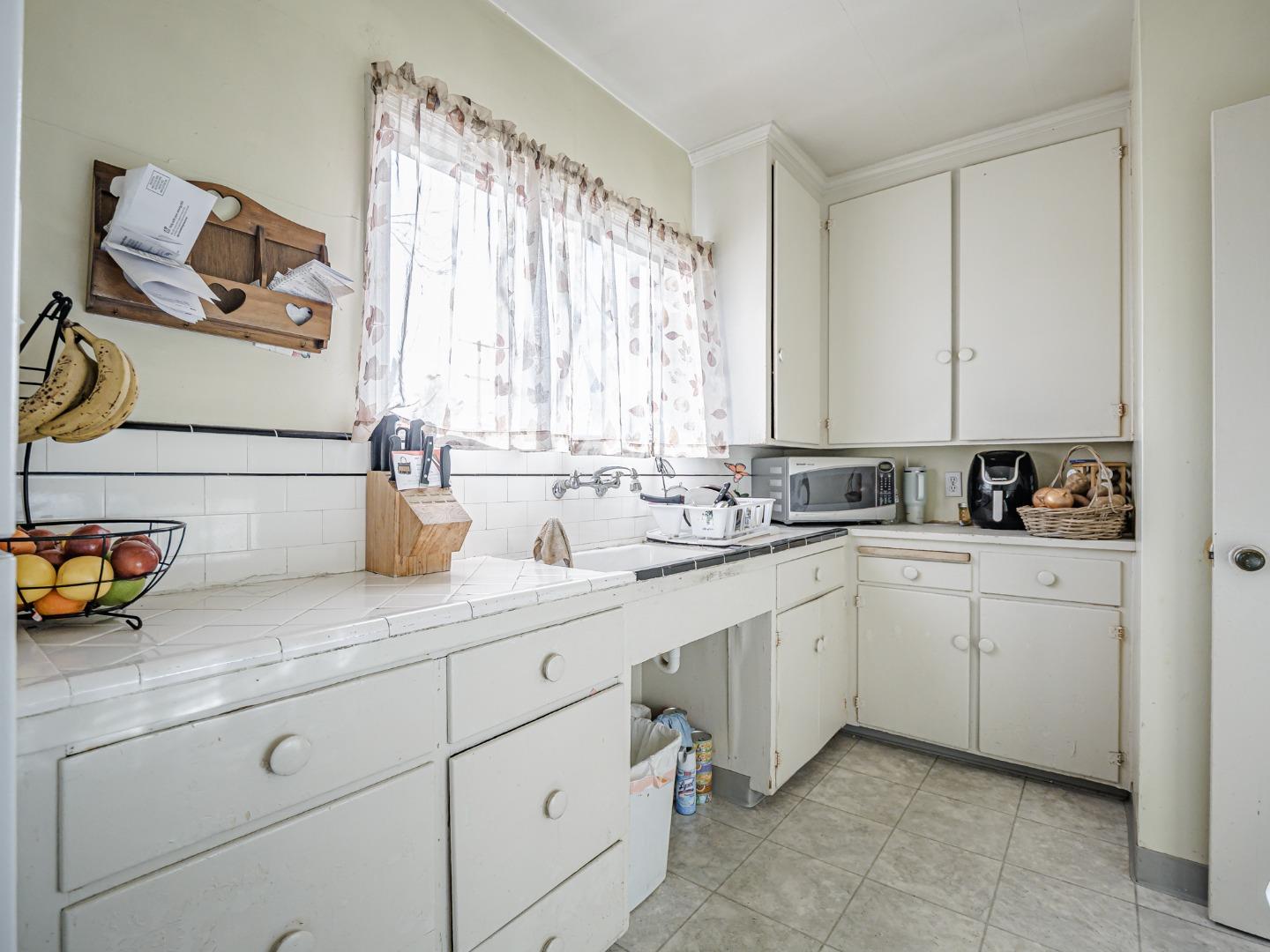 Detail Gallery Image 4 of 18 For 9 Memorial Ave, Freedom,  CA 95019 - – Beds | – Baths