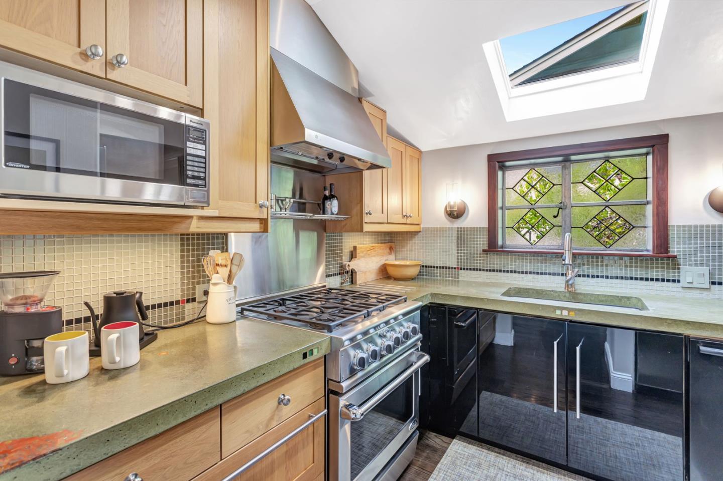 Detail Gallery Image 18 of 81 For 424 Palmer Ave, Aptos,  CA 95003 - 4 Beds | 2/1 Baths