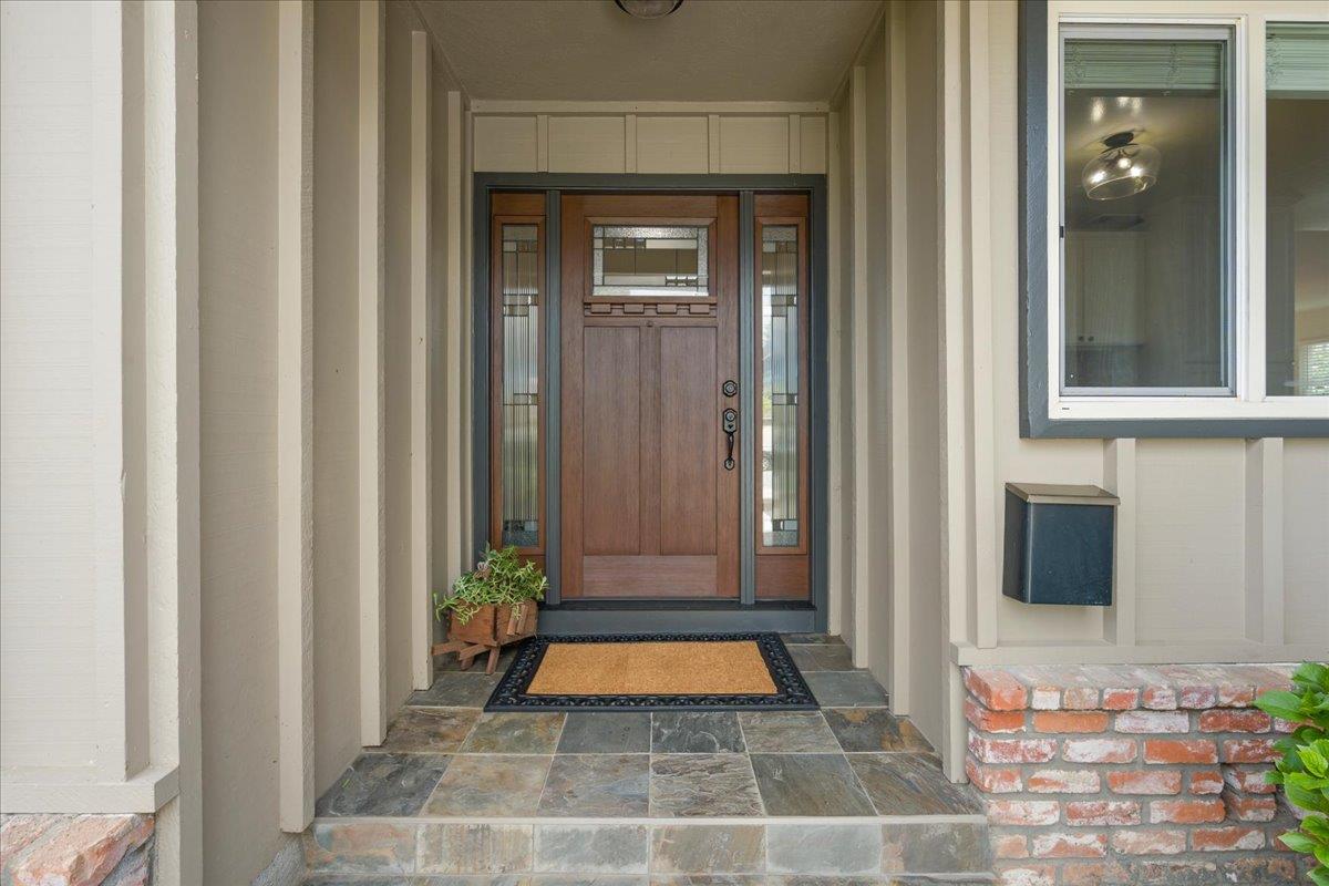 Detail Gallery Image 3 of 30 For 1330 Redwood Ln, Gilroy,  CA 95020 - 3 Beds | 2 Baths