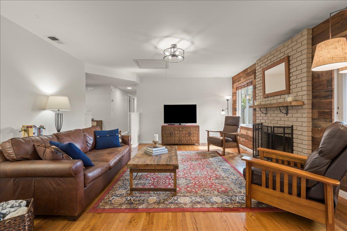 Detail Gallery Image 5 of 30 For 1330 Redwood Ln, Gilroy,  CA 95020 - 3 Beds | 2 Baths