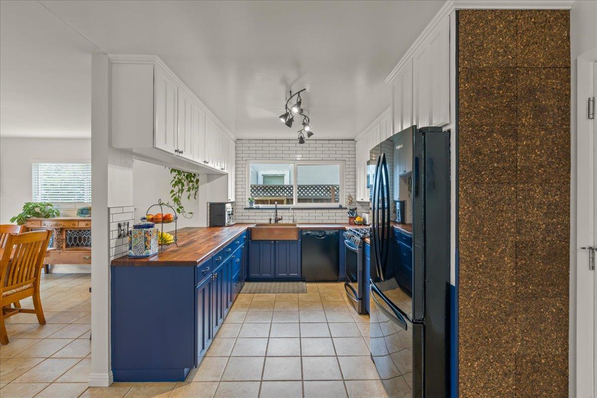 Detail Gallery Image 6 of 30 For 1330 Redwood Ln, Gilroy,  CA 95020 - 3 Beds | 2 Baths