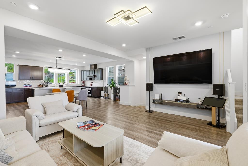 Detail Gallery Image 11 of 38 For 28837 Hideaway St, Hayward,  CA 94544 - 4 Beds | 3/1 Baths