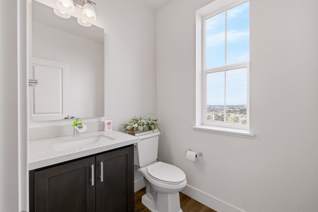 Detail Gallery Image 12 of 38 For 28837 Hideaway St, Hayward,  CA 94544 - 4 Beds | 3/1 Baths