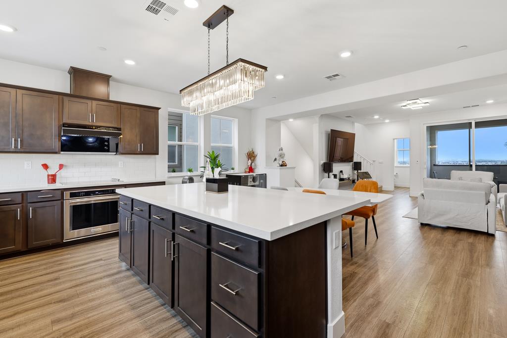 Detail Gallery Image 2 of 38 For 28837 Hideaway St, Hayward,  CA 94544 - 4 Beds | 3/1 Baths