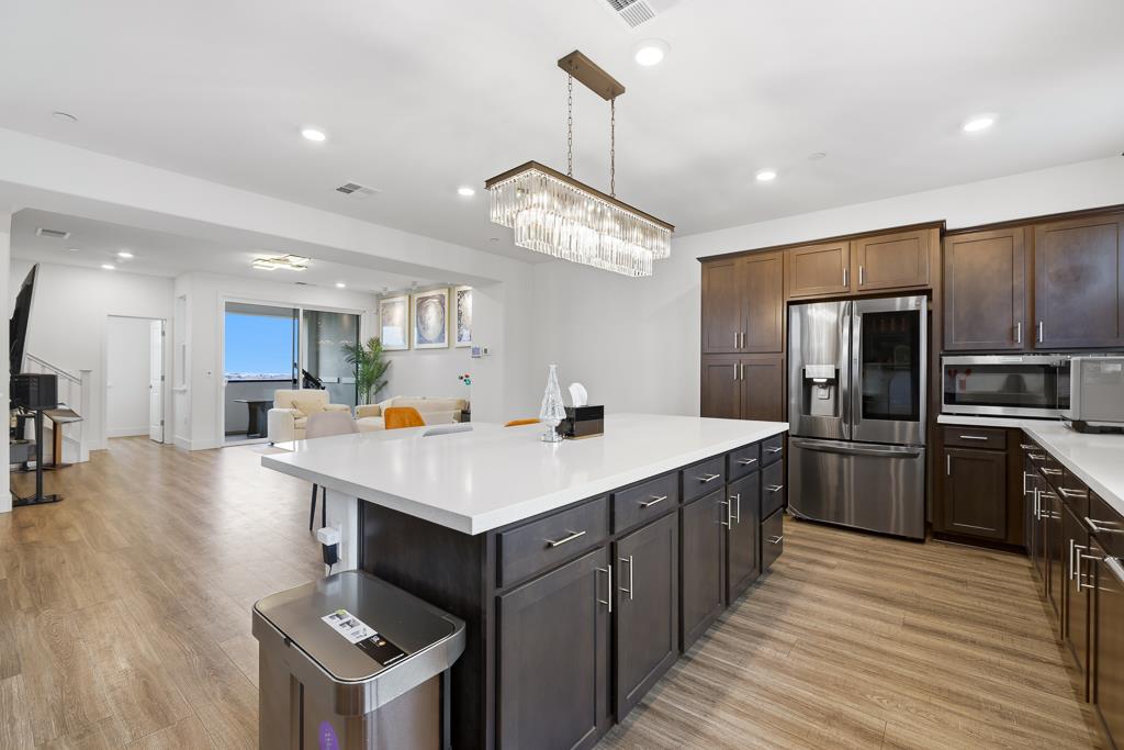 Detail Gallery Image 6 of 38 For 28837 Hideaway St, Hayward,  CA 94544 - 4 Beds | 3/1 Baths