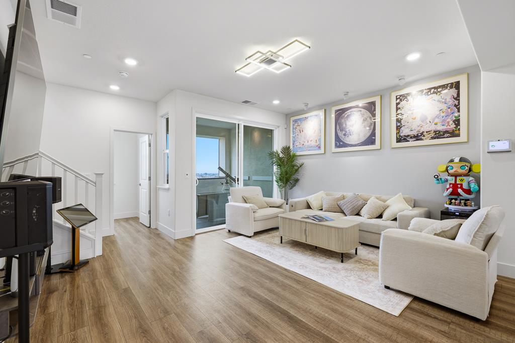 Detail Gallery Image 9 of 38 For 28837 Hideaway St, Hayward,  CA 94544 - 4 Beds | 3/1 Baths