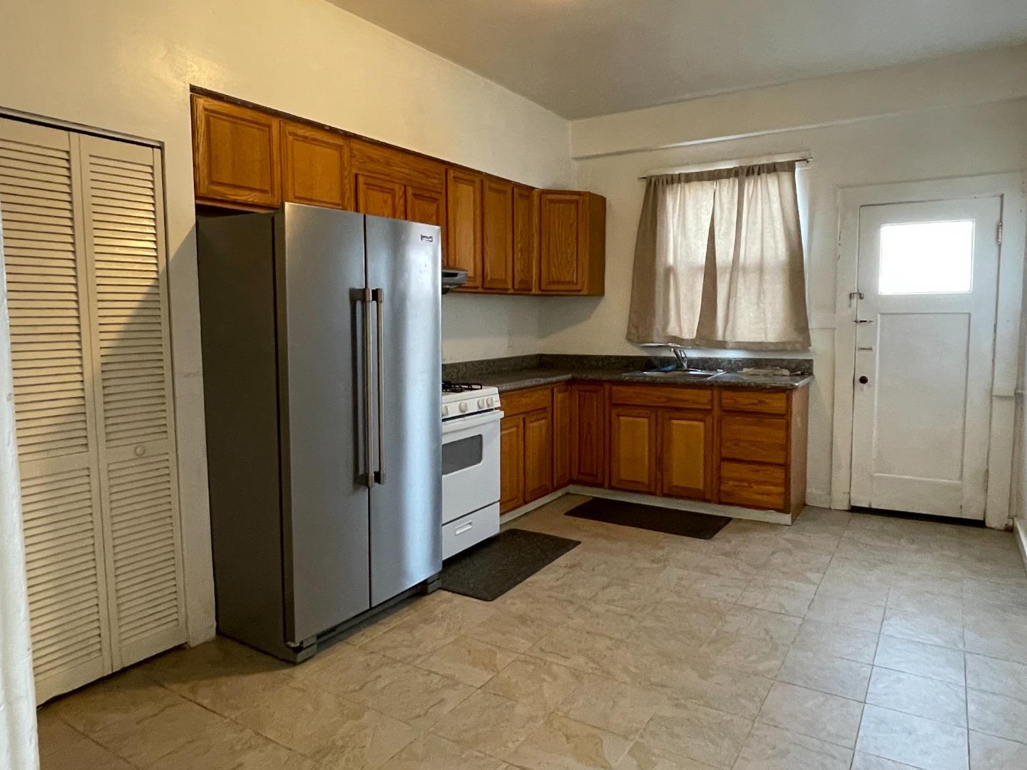 Detail Gallery Image 12 of 21 For 3260 17th St, San Francisco,  CA 94110 - 2 Beds | 1 Baths