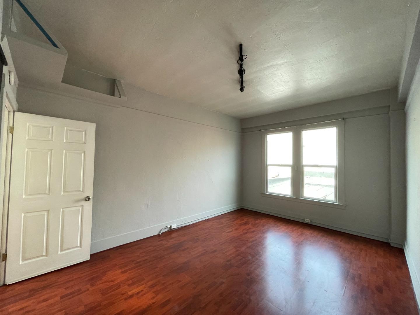 Detail Gallery Image 2 of 21 For 3260 17th St, San Francisco,  CA 94110 - 2 Beds | 1 Baths