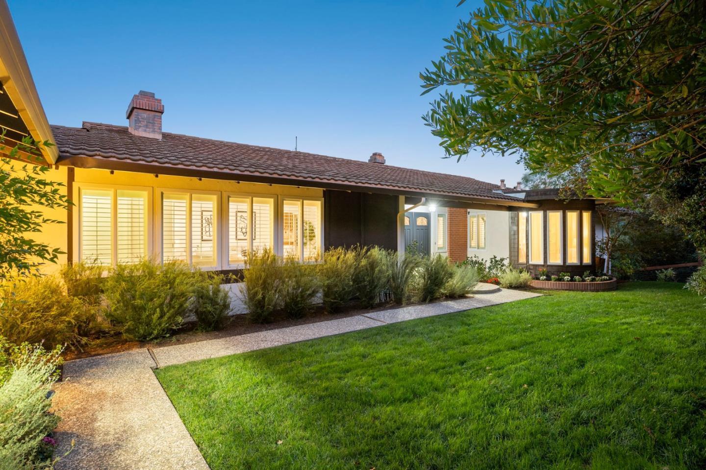 Detail Gallery Image 4 of 35 For 168 Sunrise Dr, Woodside,  CA 94062 - 2 Beds | 2 Baths