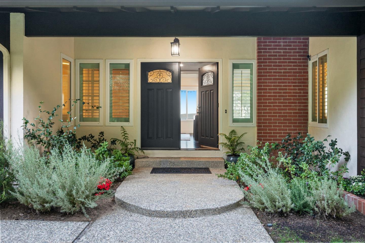 Detail Gallery Image 6 of 35 For 168 Sunrise Dr, Woodside,  CA 94062 - 2 Beds | 2 Baths