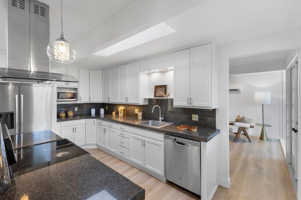 Detail Gallery Image 15 of 63 For 1484 Kingfisher Way, Sunnyvale,  CA 94087 - 3 Beds | 2 Baths