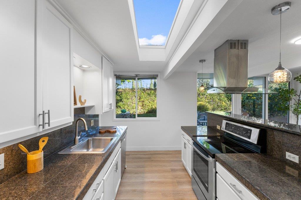 Detail Gallery Image 17 of 63 For 1484 Kingfisher Way, Sunnyvale,  CA 94087 - 3 Beds | 2 Baths