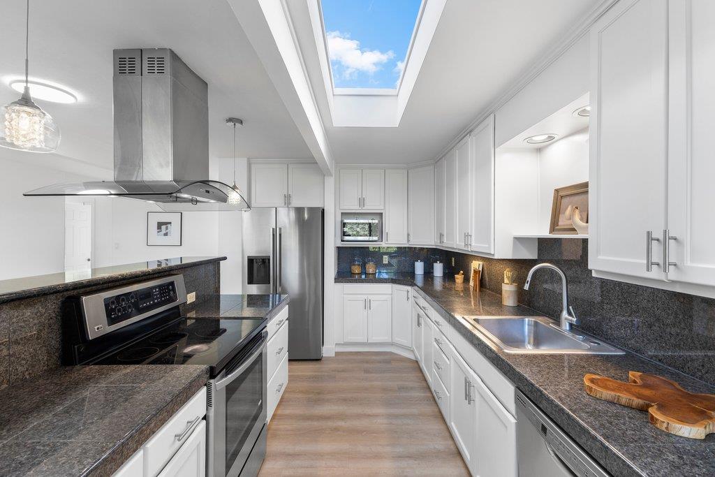 Detail Gallery Image 18 of 63 For 1484 Kingfisher Way, Sunnyvale,  CA 94087 - 3 Beds | 2 Baths