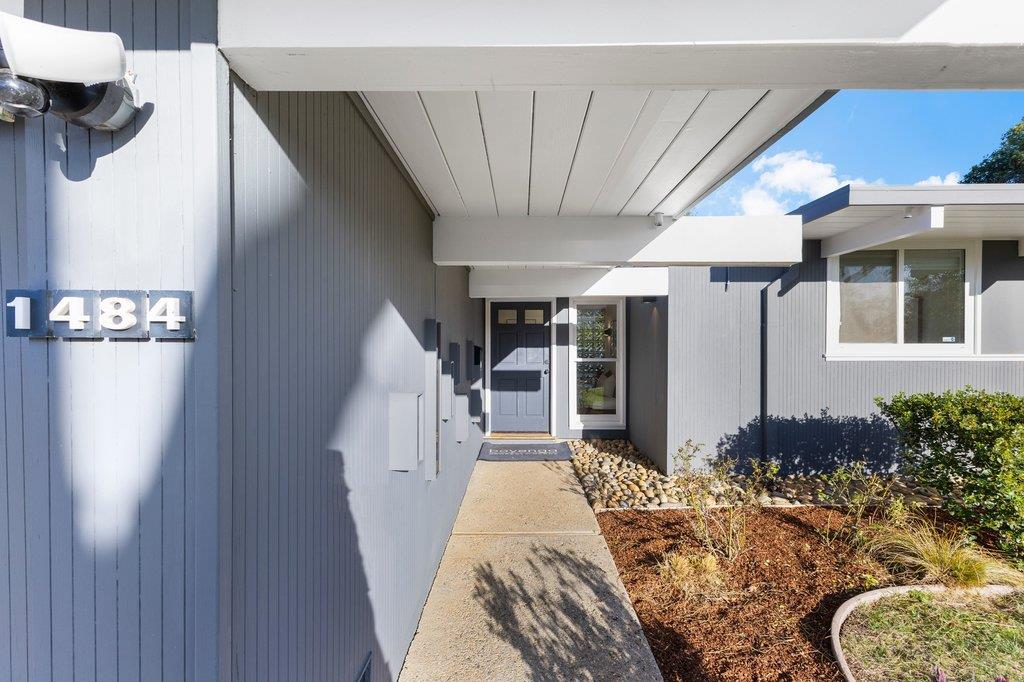 Detail Gallery Image 5 of 63 For 1484 Kingfisher Way, Sunnyvale,  CA 94087 - 3 Beds | 2 Baths