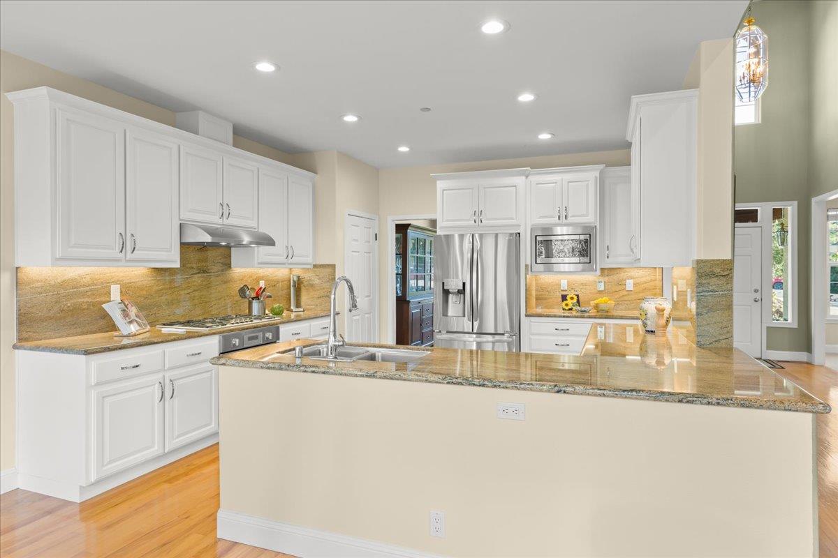 Detail Gallery Image 15 of 58 For 2045 Rockrose Ct, Gilroy,  CA 95020 - 4 Beds | 2/1 Baths