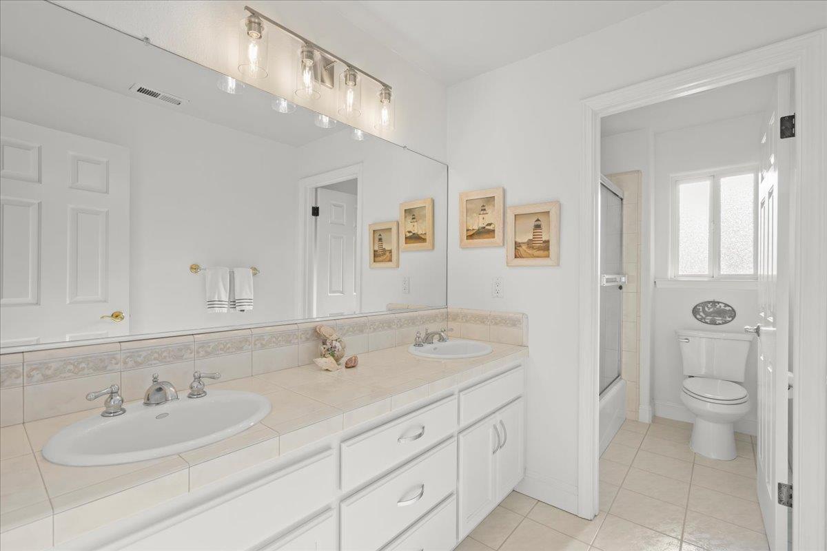 Detail Gallery Image 32 of 58 For 2045 Rockrose Ct, Gilroy,  CA 95020 - 4 Beds | 2/1 Baths