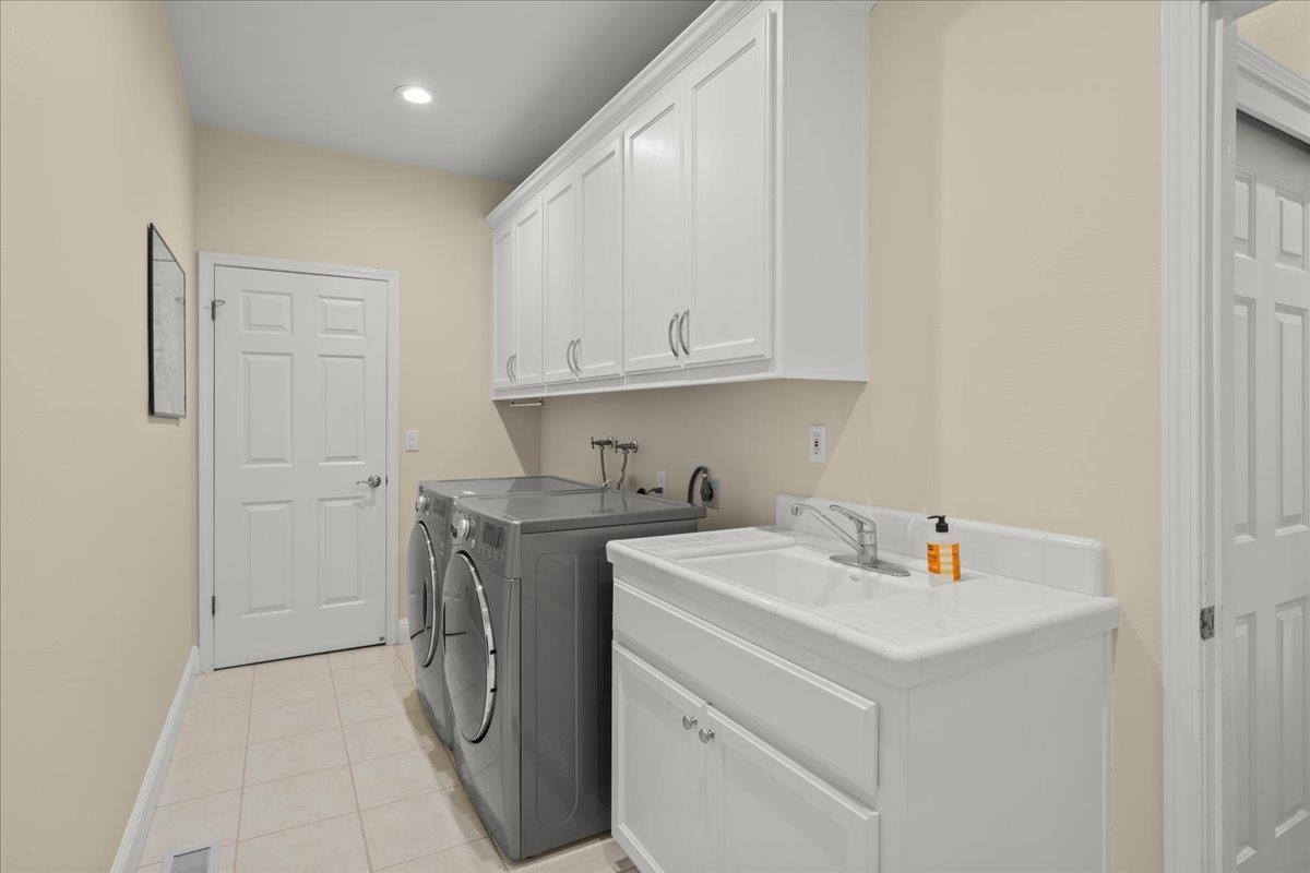 Detail Gallery Image 33 of 58 For 2045 Rockrose Ct, Gilroy,  CA 95020 - 4 Beds | 2/1 Baths