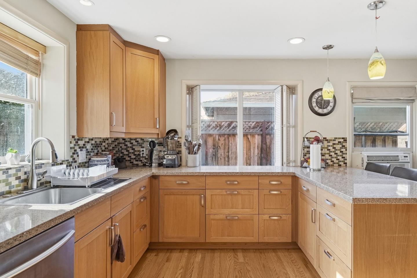 Detail Gallery Image 11 of 38 For 2034 Addison Ave, East Palo Alto,  CA 94303 - 2 Beds | 1 Baths