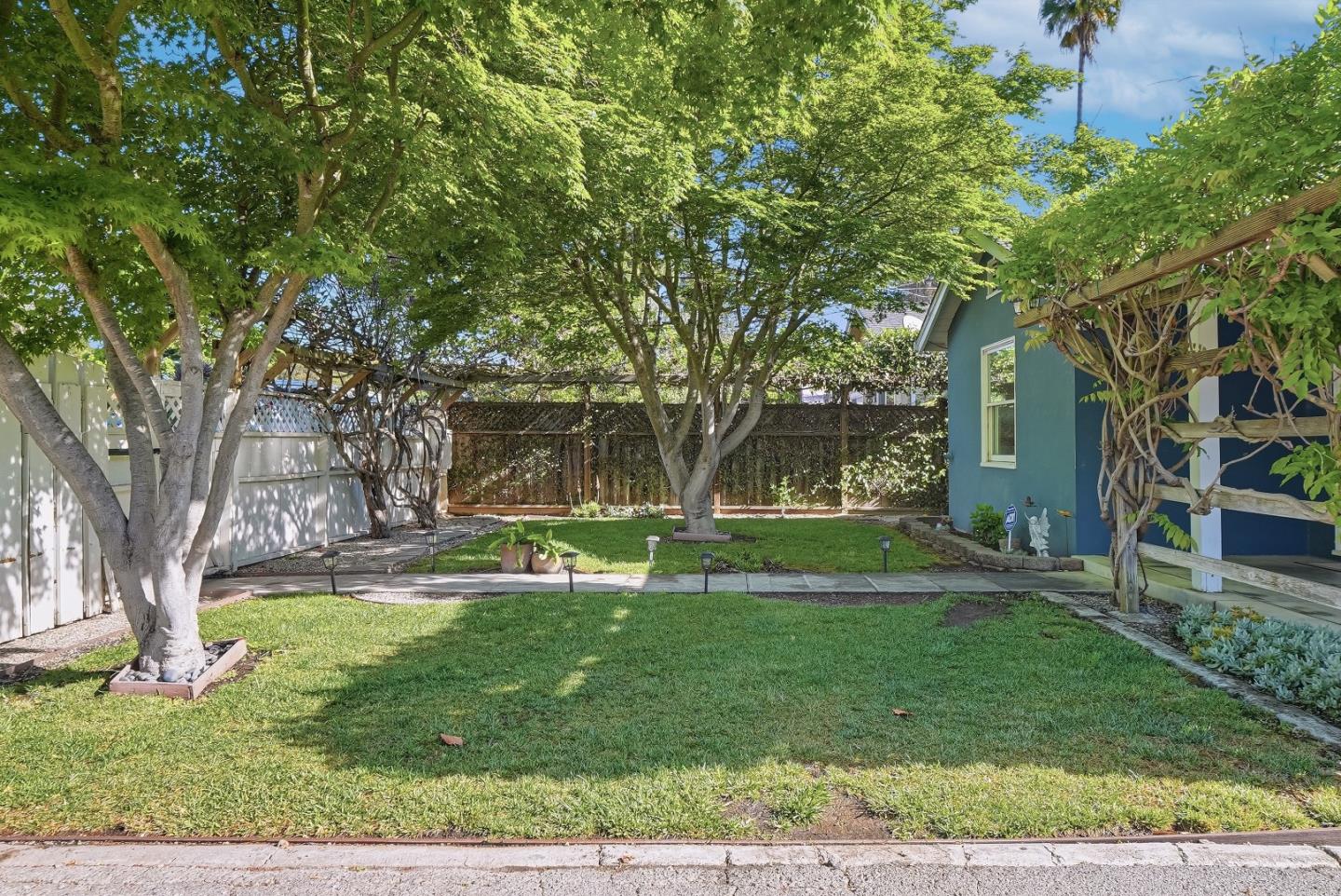 Detail Gallery Image 25 of 38 For 2034 Addison Ave, East Palo Alto,  CA 94303 - 2 Beds | 1 Baths