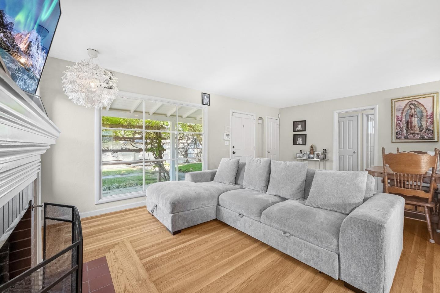 Detail Gallery Image 4 of 38 For 2034 Addison Ave, East Palo Alto,  CA 94303 - 2 Beds | 1 Baths