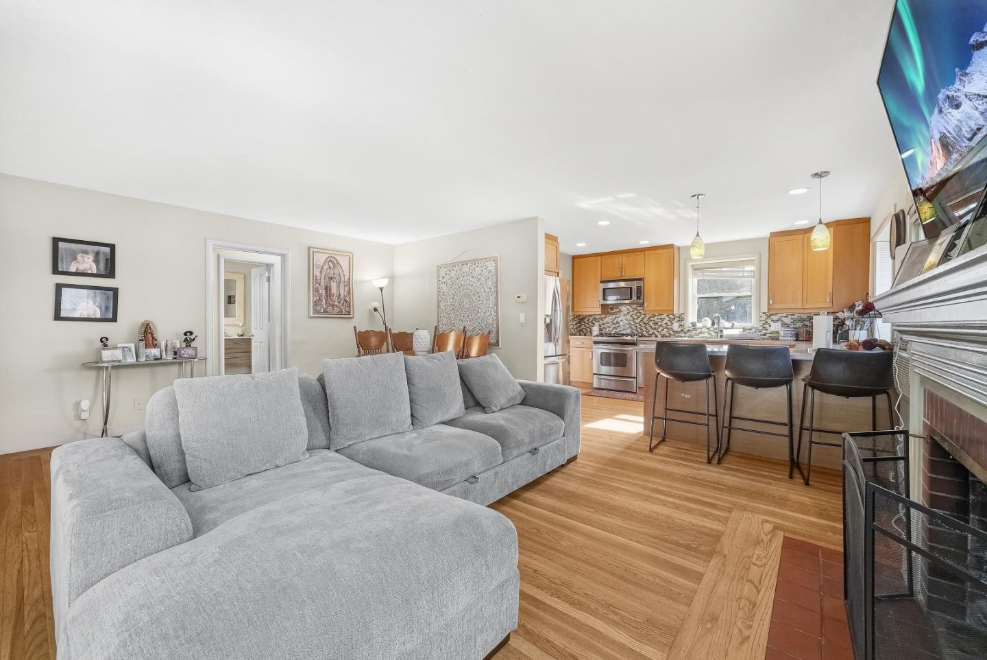 Detail Gallery Image 5 of 38 For 2034 Addison Ave, East Palo Alto,  CA 94303 - 2 Beds | 1 Baths