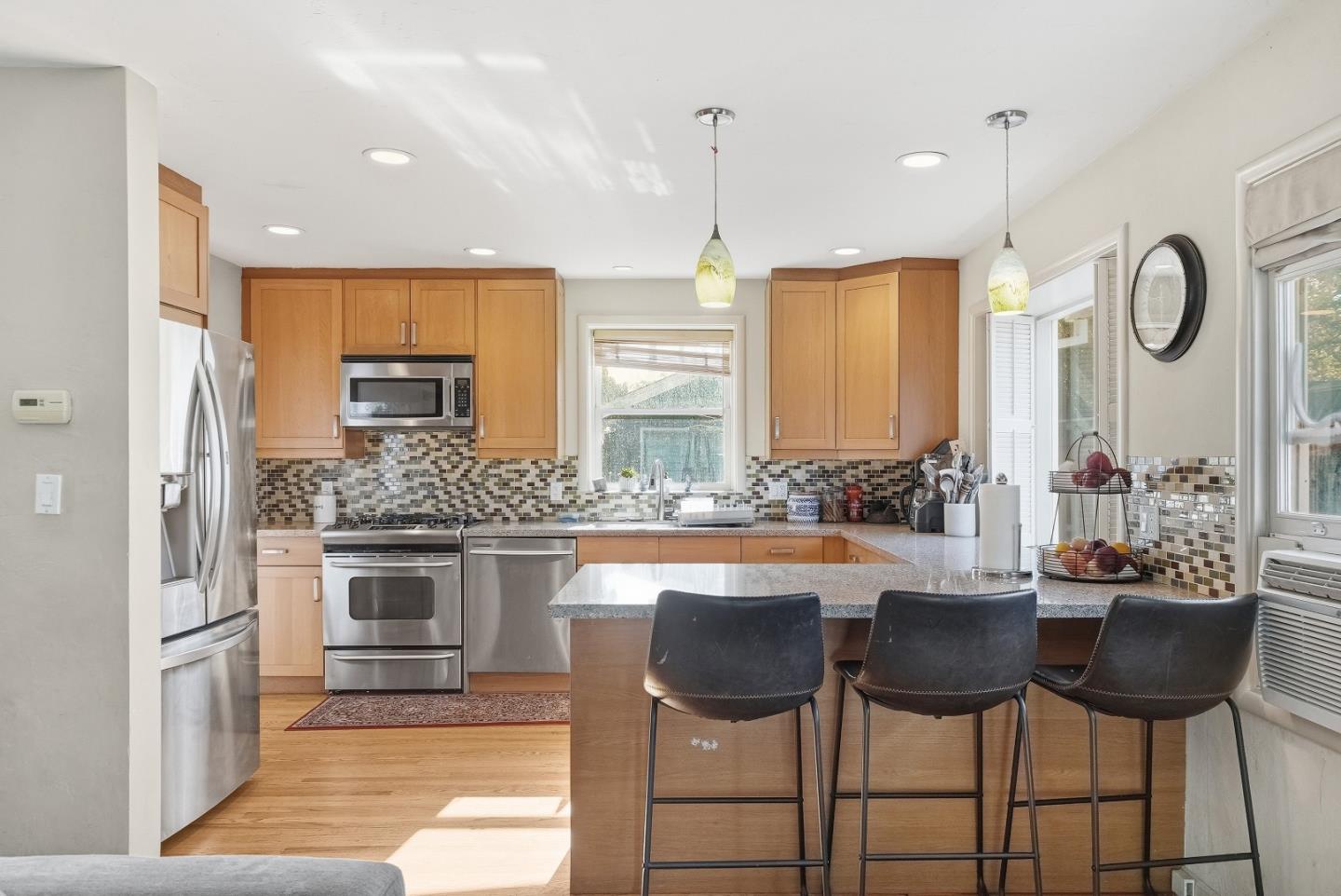 Detail Gallery Image 9 of 38 For 2034 Addison Ave, East Palo Alto,  CA 94303 - 2 Beds | 1 Baths