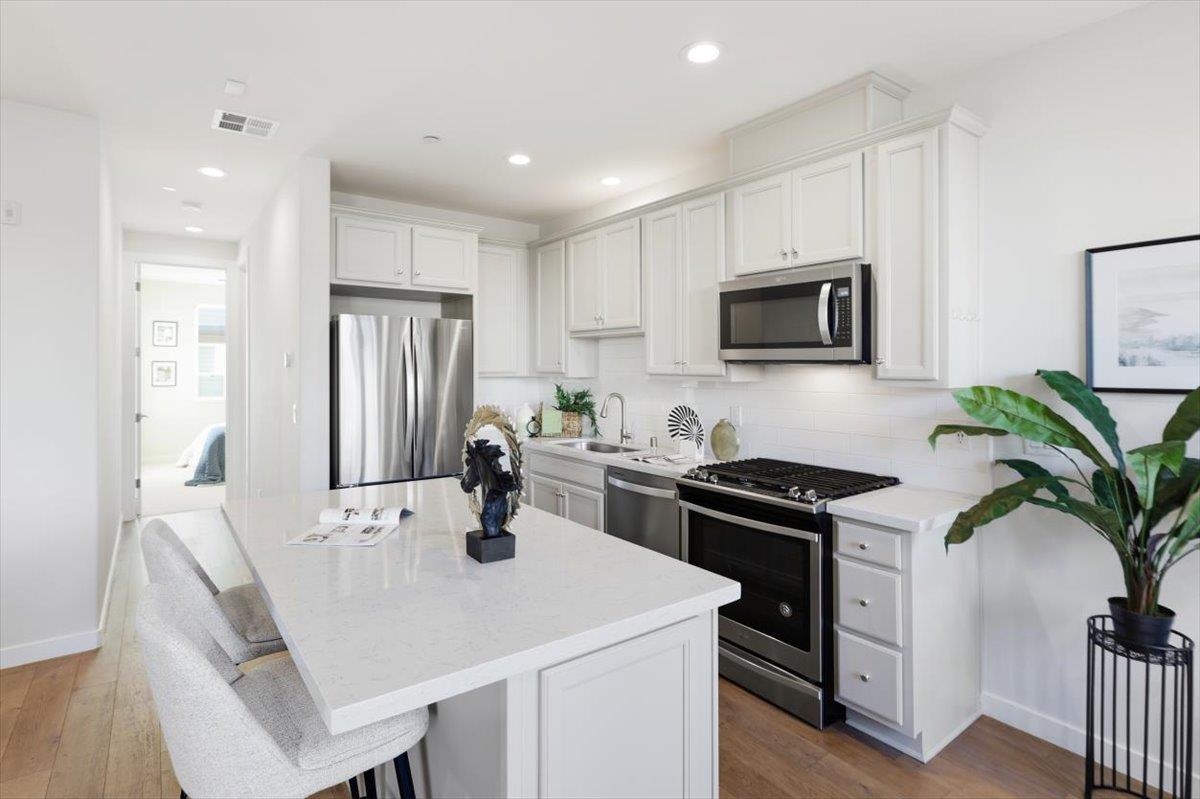 Photo #7: ML82037052 Listing: Photo #7