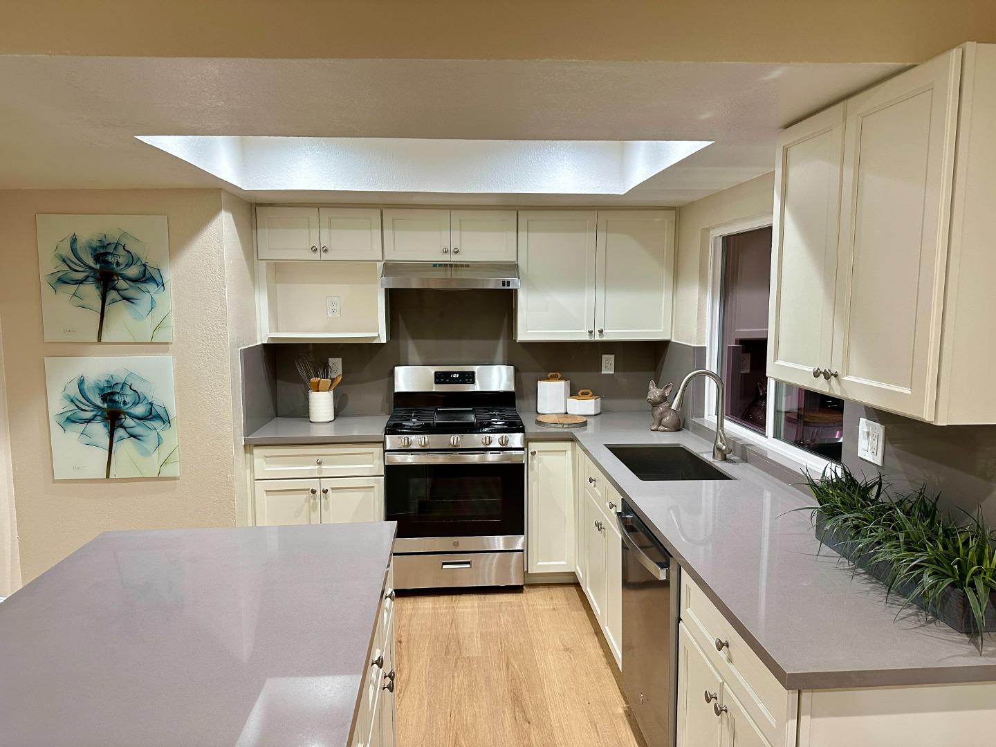 Detail Gallery Image 11 of 43 For 4648 Michelle Ct, Union City,  CA 94587 - 4 Beds | 2/1 Baths