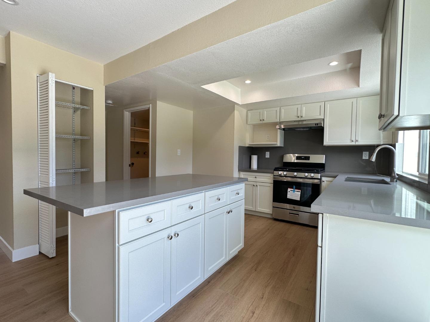 Detail Gallery Image 12 of 43 For 4648 Michelle Ct, Union City,  CA 94587 - 4 Beds | 2/1 Baths