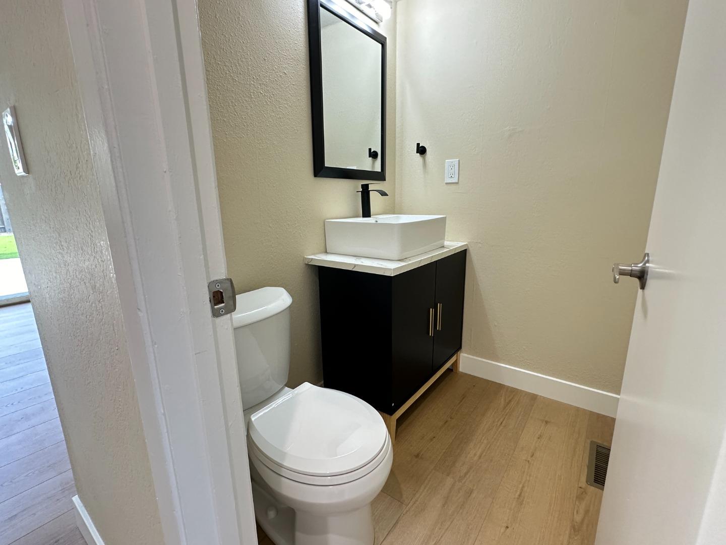 Detail Gallery Image 15 of 43 For 4648 Michelle Ct, Union City,  CA 94587 - 4 Beds | 2/1 Baths