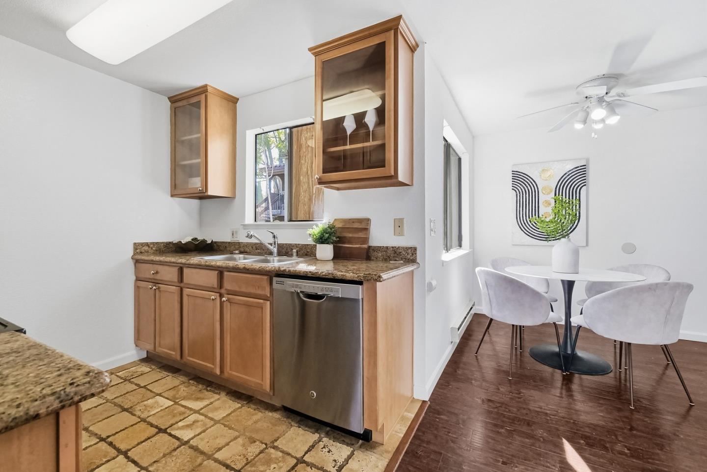 Detail Gallery Image 9 of 34 For 2250 Monroe St #127,  Santa Clara,  CA 95050 - 1 Beds | 1 Baths