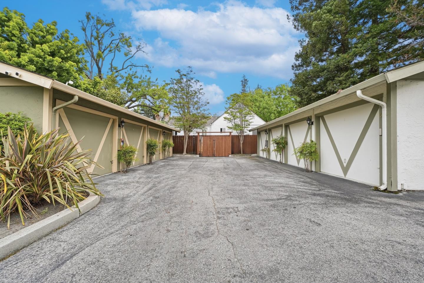 Detail Gallery Image 36 of 55 For 38 Devonshire Ave #6,  Mountain View,  CA 94043 - 3 Beds | 2/1 Baths