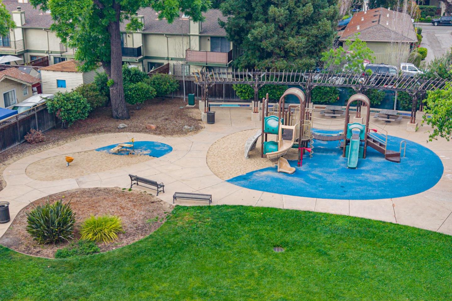 Detail Gallery Image 48 of 55 For 38 Devonshire Ave #6,  Mountain View,  CA 94043 - 3 Beds | 2/1 Baths