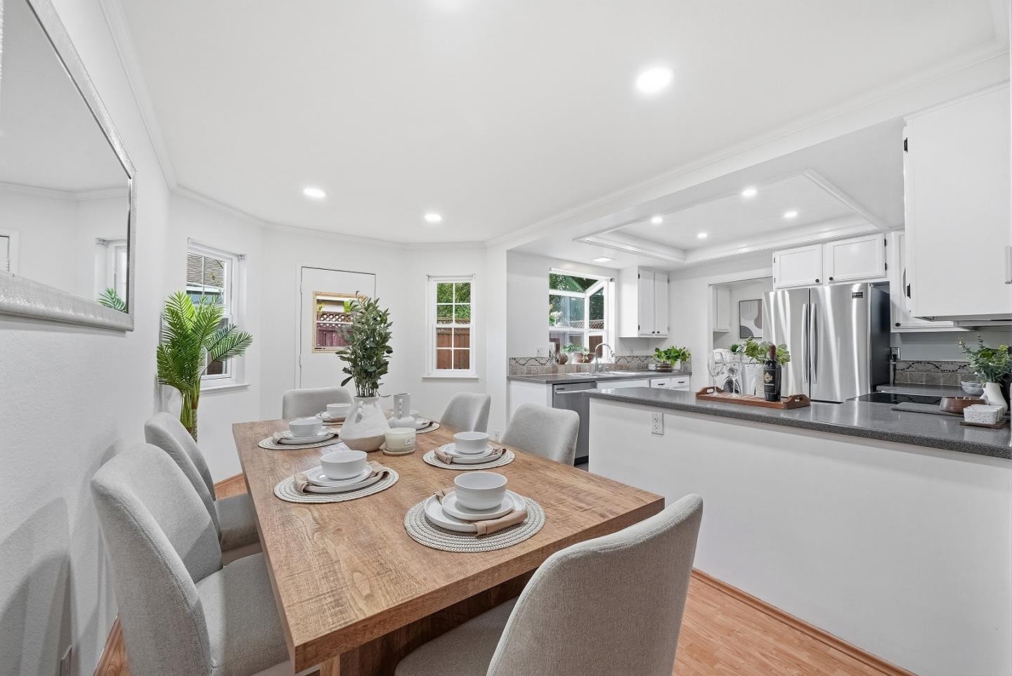 Detail Gallery Image 7 of 55 For 38 Devonshire Ave #6,  Mountain View,  CA 94043 - 3 Beds | 2/1 Baths