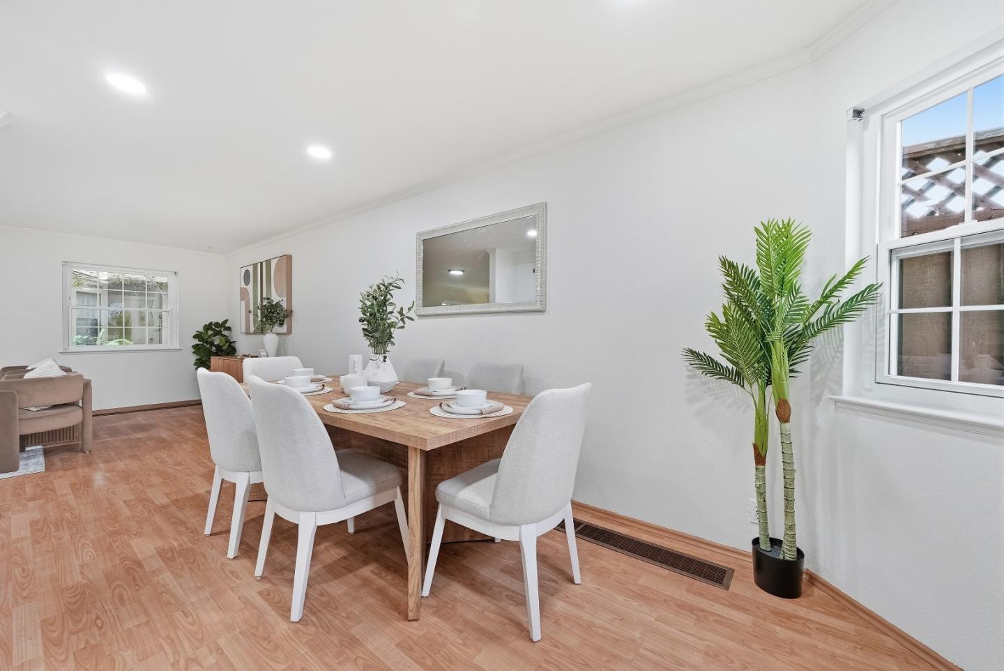 Detail Gallery Image 8 of 55 For 38 Devonshire Ave #6,  Mountain View,  CA 94043 - 3 Beds | 2/1 Baths