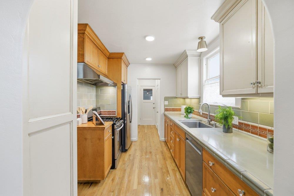 Detail Gallery Image 16 of 98 For 1555 Calaveras Ave, San Jose,  CA 95126 - 4 Beds | 2/1 Baths