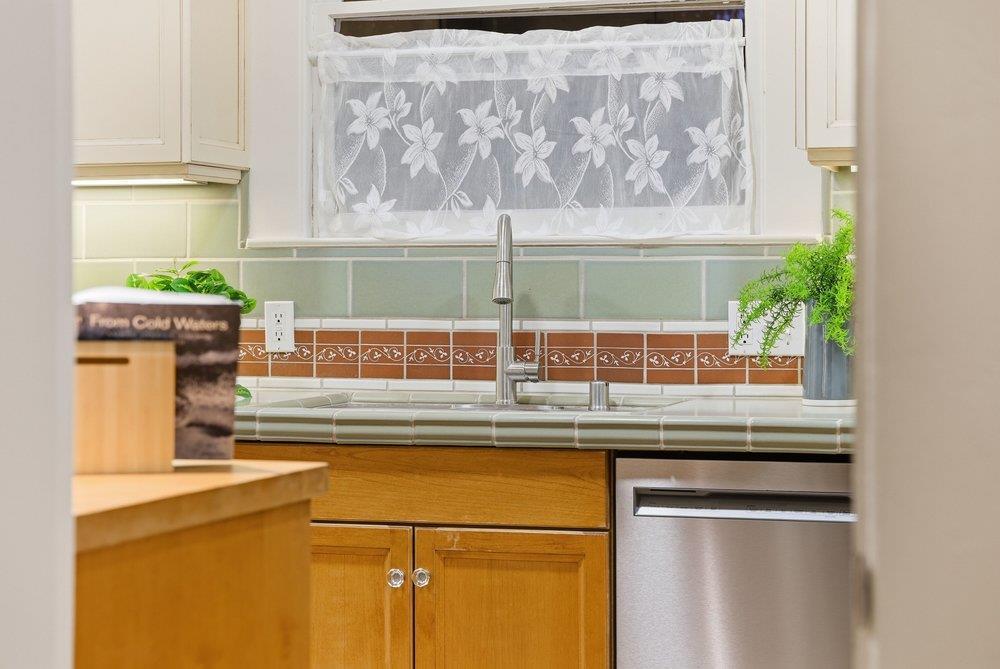 Detail Gallery Image 17 of 98 For 1555 Calaveras Ave, San Jose,  CA 95126 - 4 Beds | 2/1 Baths