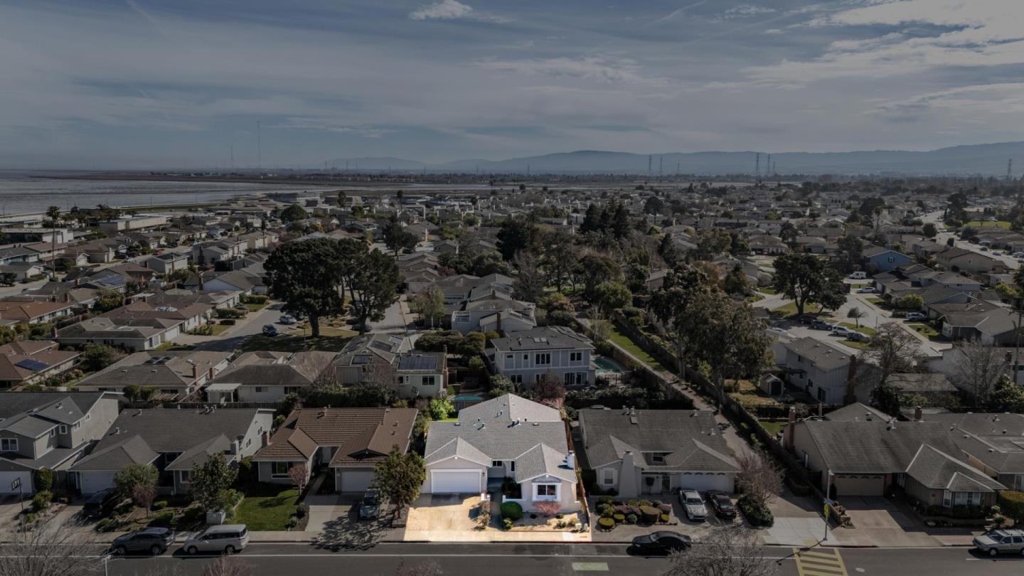 Detail Gallery Image 3 of 77 For 1372 Marlin Ave, Foster City,  CA 94404 - 5 Beds | 2 Baths