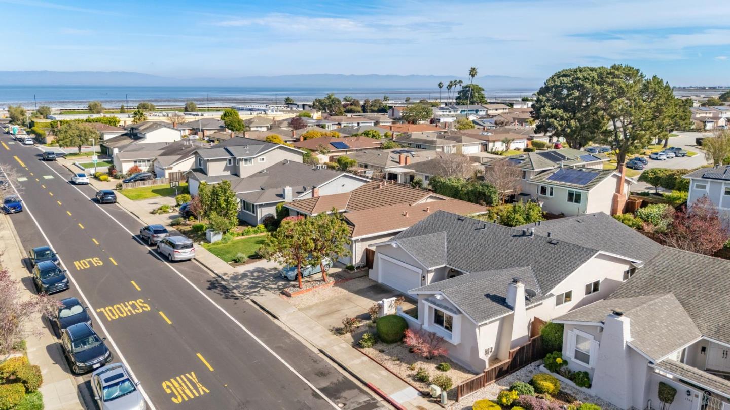 Detail Gallery Image 6 of 77 For 1372 Marlin Ave, Foster City,  CA 94404 - 5 Beds | 2 Baths