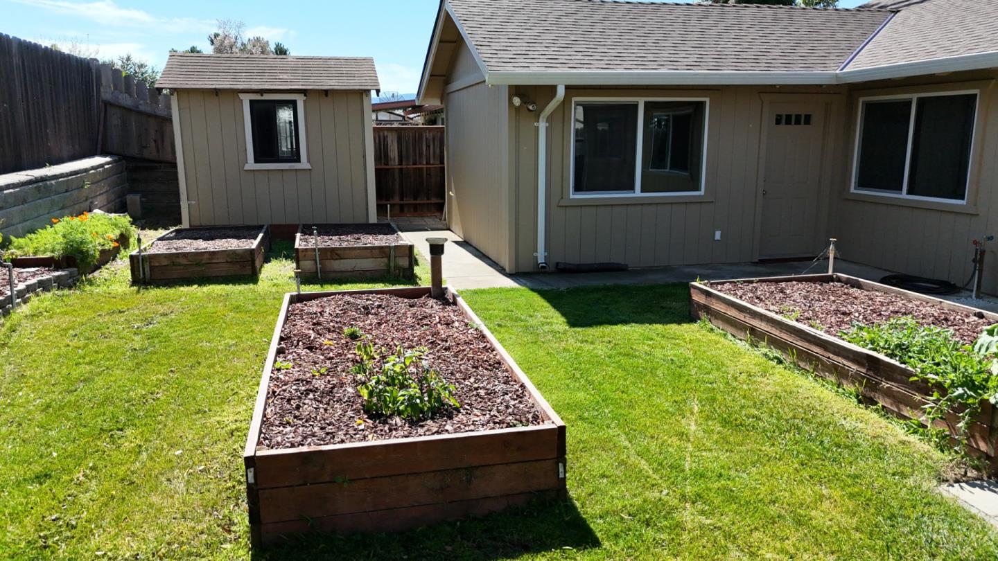 Detail Gallery Image 12 of 39 For 691 Clearview Dr, Hollister,  CA 95023 - 4 Beds | 2 Baths