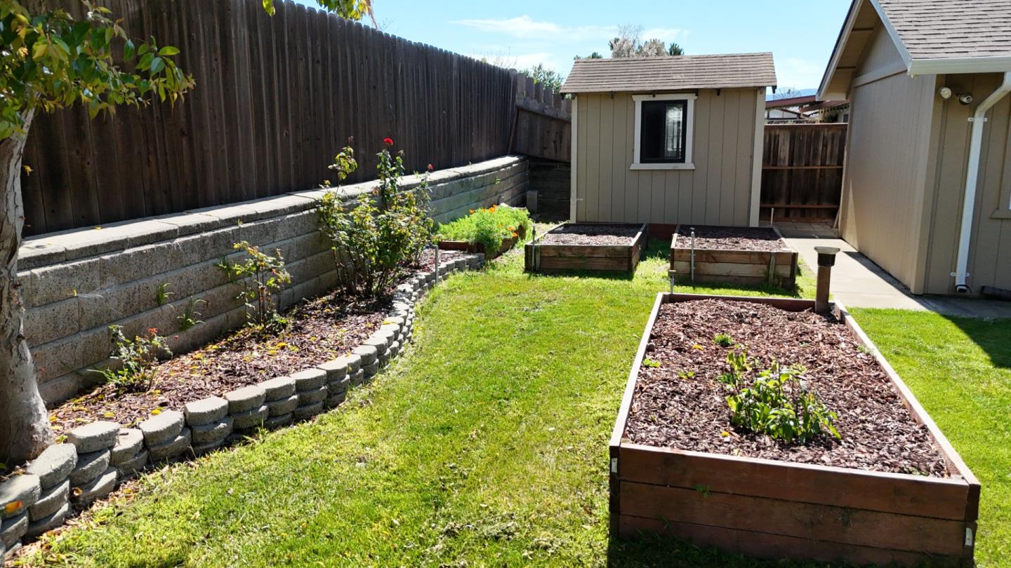 Detail Gallery Image 13 of 39 For 691 Clearview Dr, Hollister,  CA 95023 - 4 Beds | 2 Baths