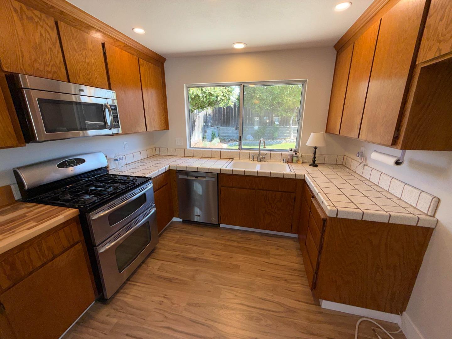 Detail Gallery Image 25 of 39 For 691 Clearview Dr, Hollister,  CA 95023 - 4 Beds | 2 Baths