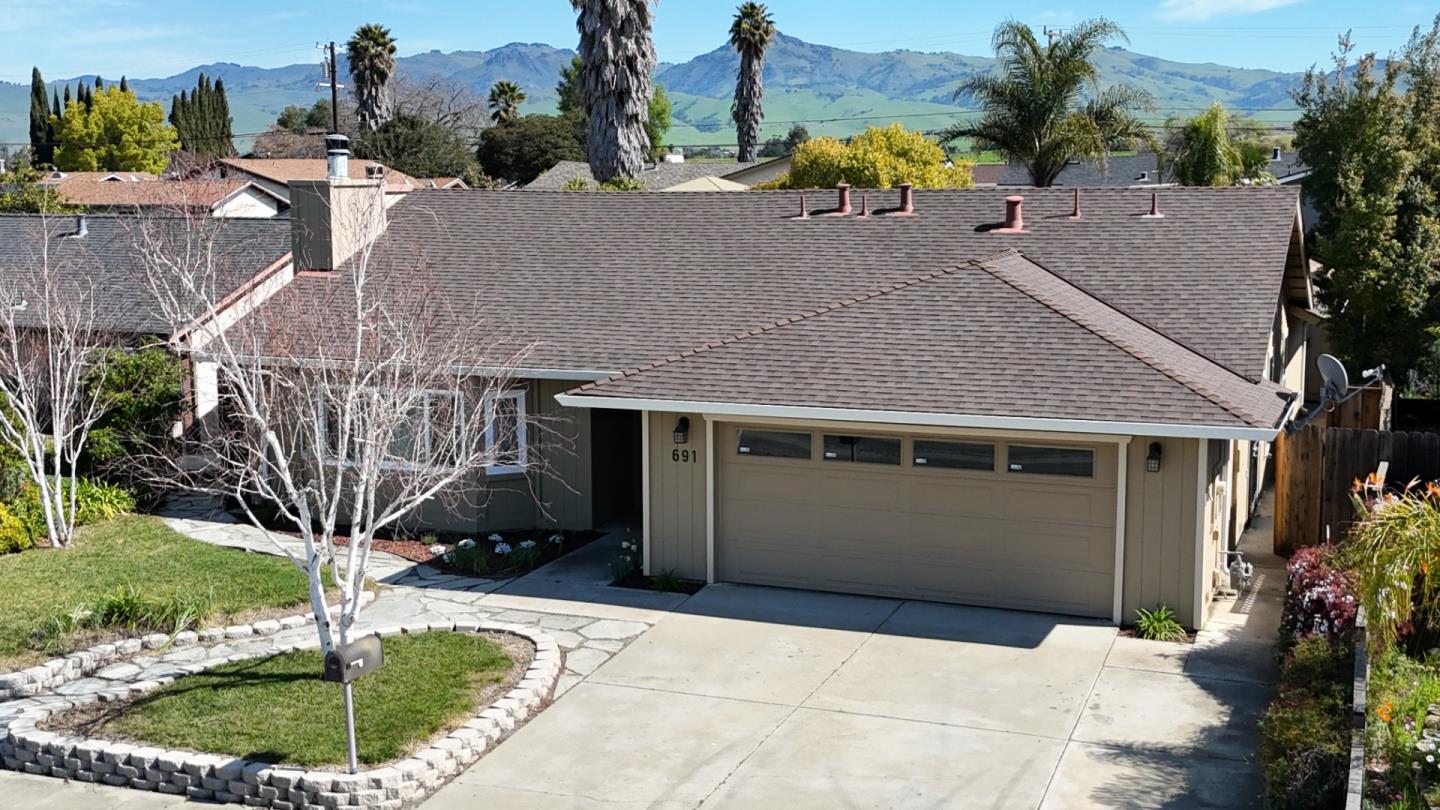 Detail Gallery Image 6 of 39 For 691 Clearview Dr, Hollister,  CA 95023 - 4 Beds | 2 Baths